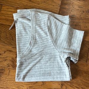 Athleta Breezy V-neck tee Size Medium
